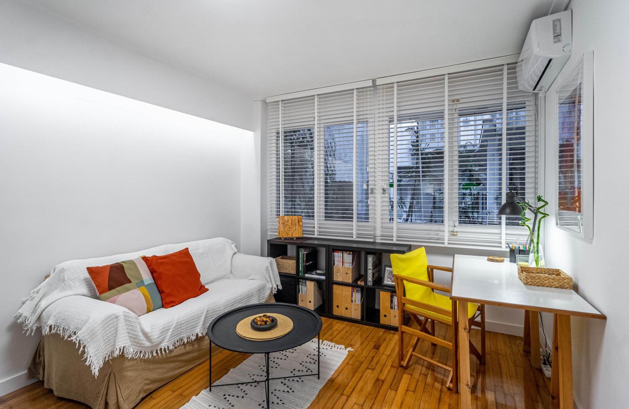 Apartamento Lovely In Likavitos Hill
